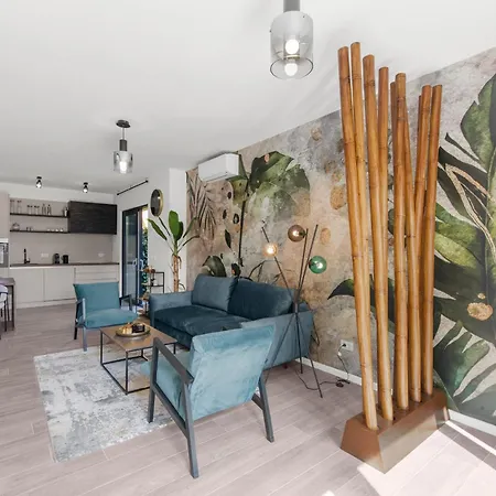 New Casa Familia With Frontyard, Backyard And Great Bbq! Porec